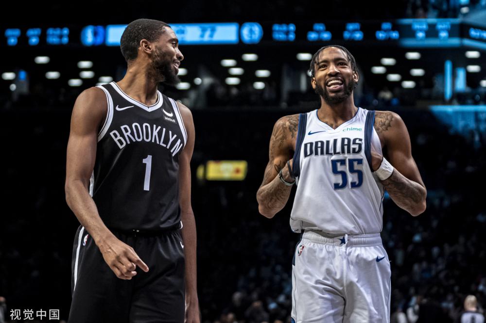 球迷们对即 球迷们对即