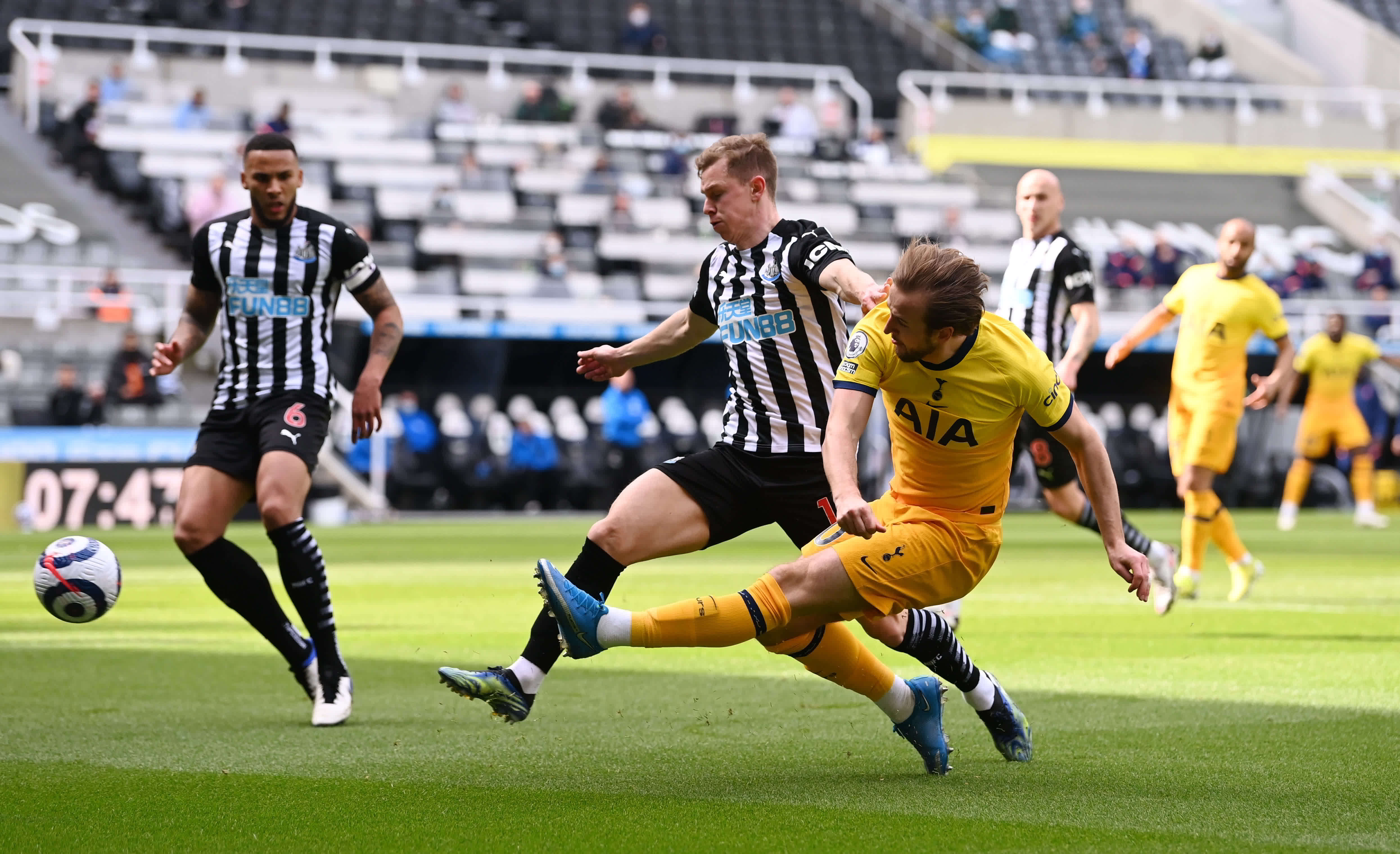 更折射出湖 更折射出湖