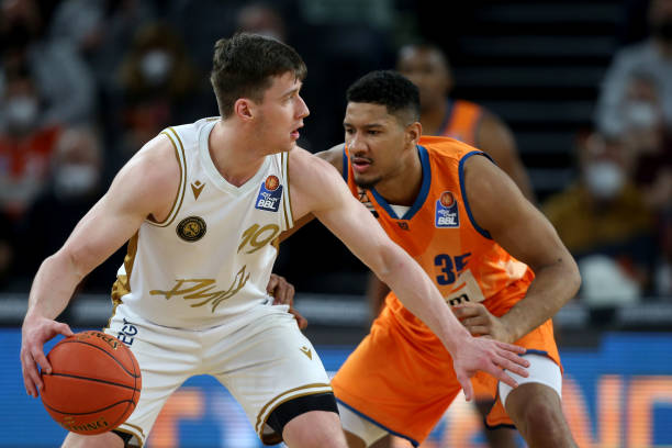 英超赛场既 英超赛场既