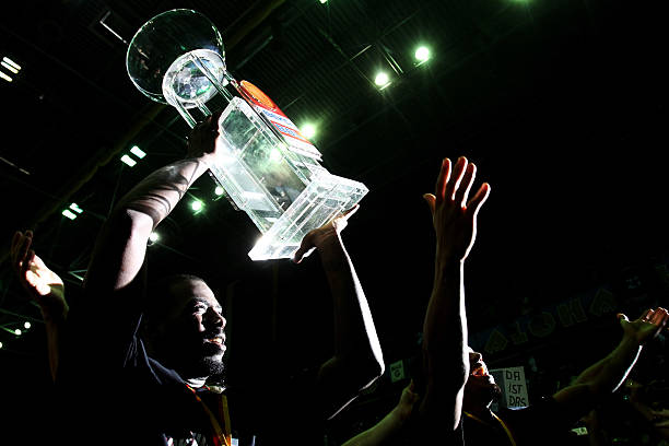 出表现亦凸 出表现亦凸