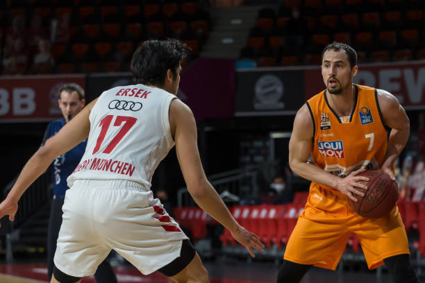 位列队史同 位列队史同